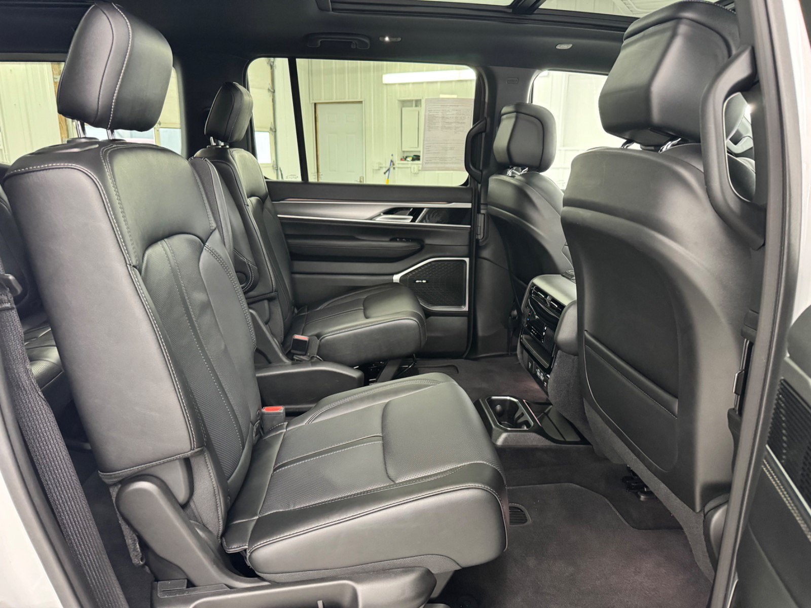 2024 Jeep Wagoneer Series II Carbide