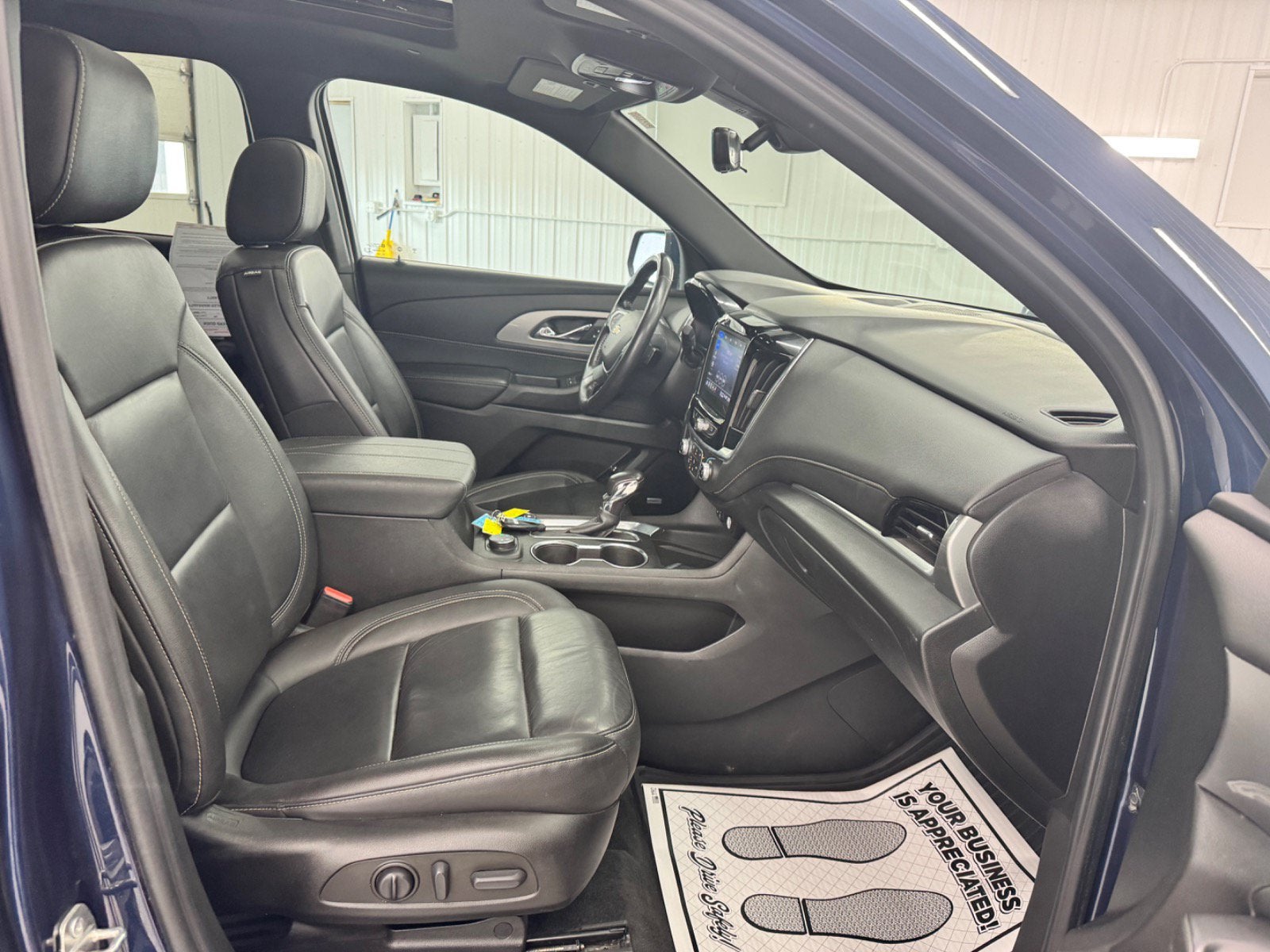 2022 Chevrolet Traverse LT Leather
