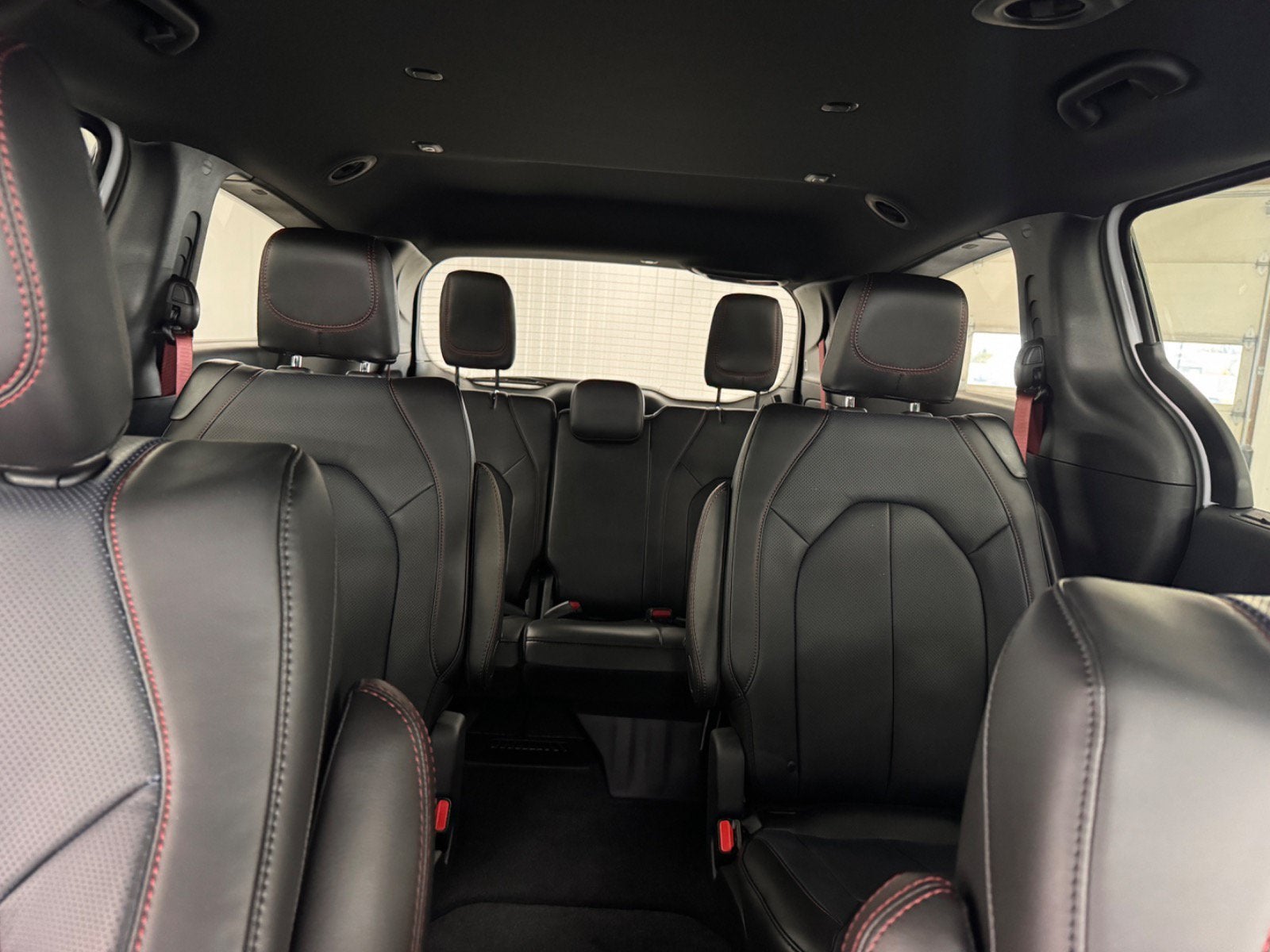 2027 Chrysler Pacifica Select