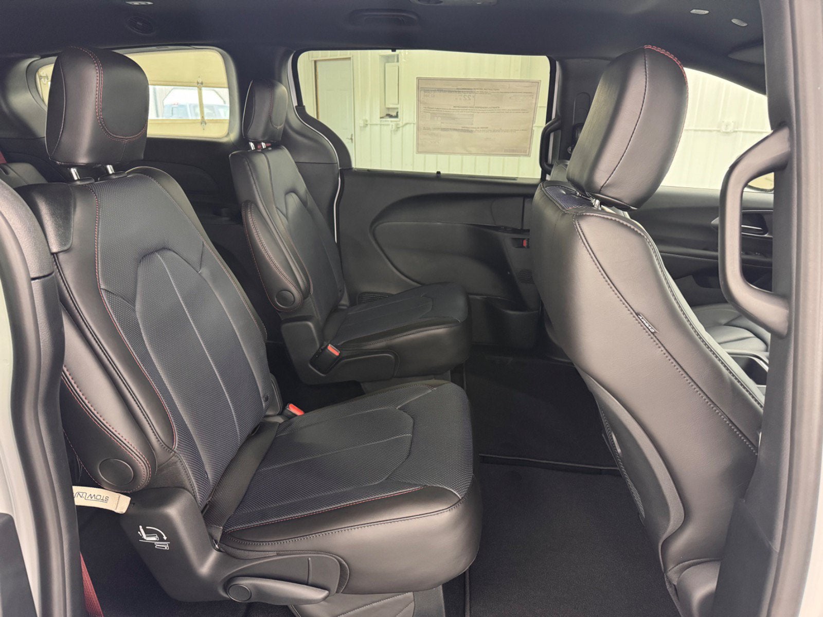 2027 Chrysler Pacifica Select