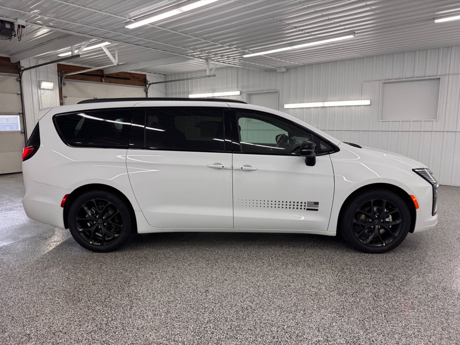 2027 Chrysler Pacifica Select