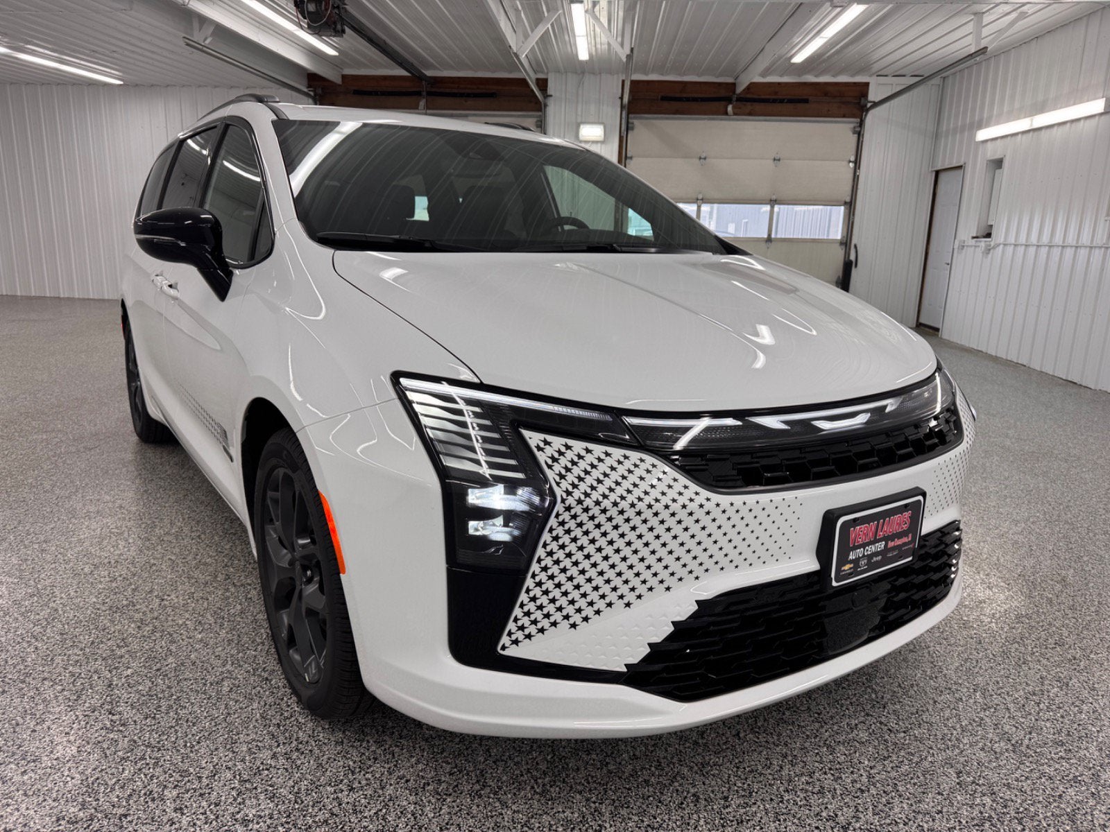 2027 Chrysler Pacifica Select