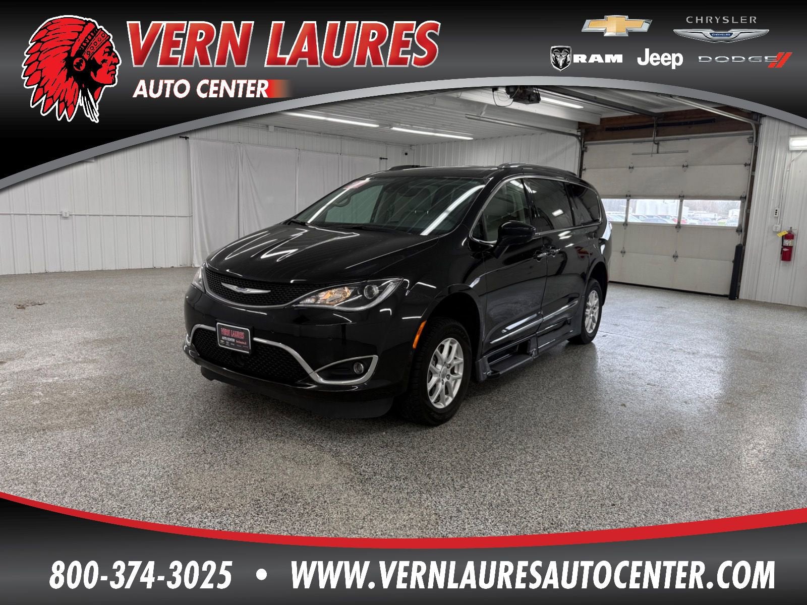 2020 Chrysler Pacifica Touring L's photo