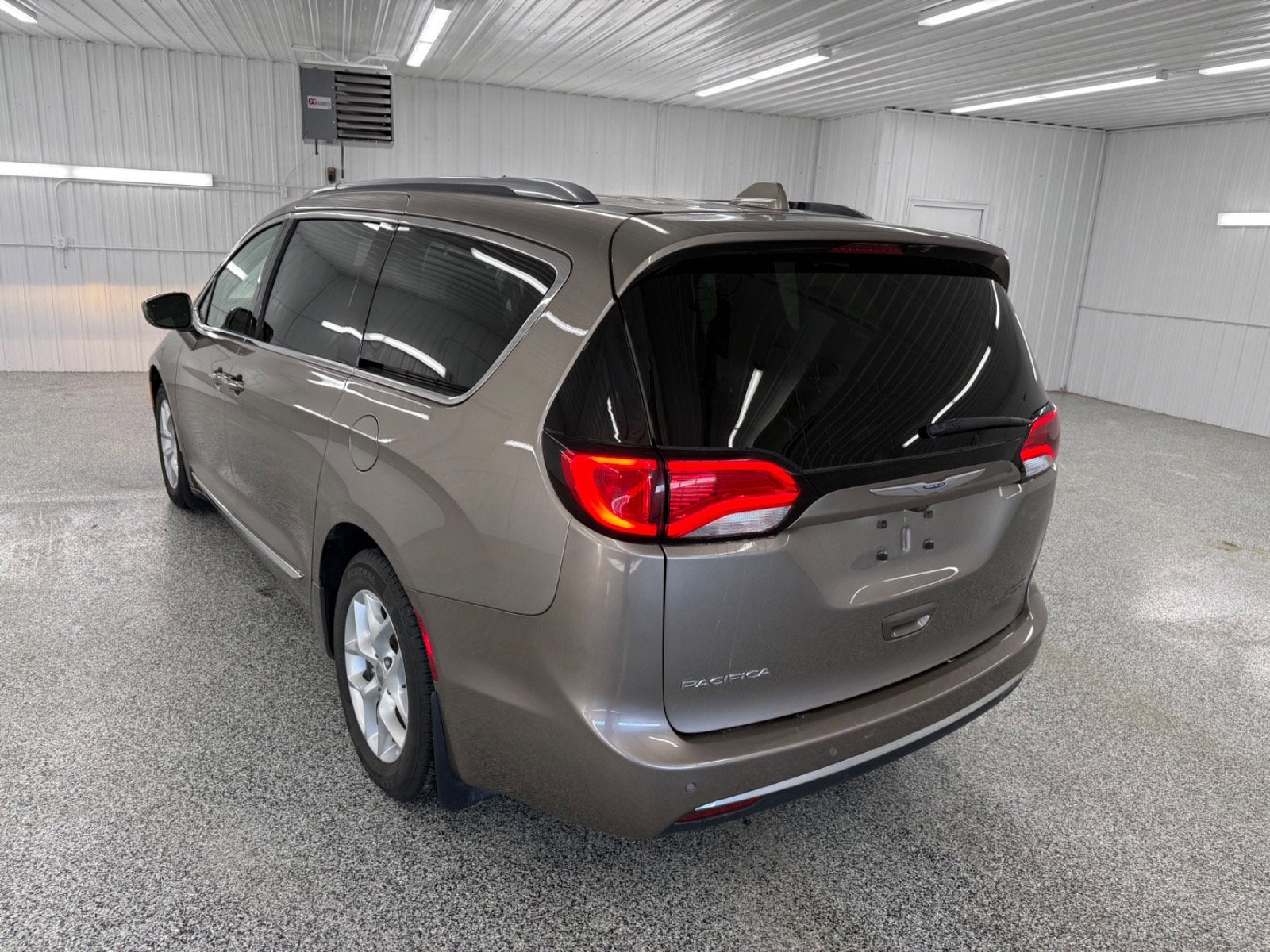 2017 Chrysler Pacifica Touring-L Plus