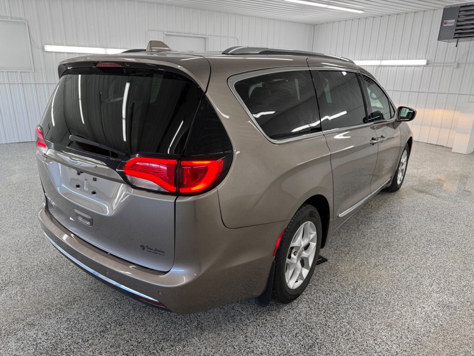 2017 Chrysler Pacifica Touring-L Plus
