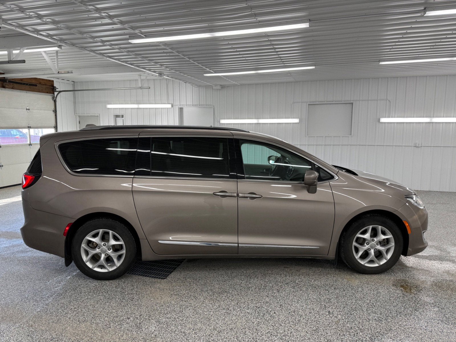 2017 Chrysler Pacifica Touring-L Plus
