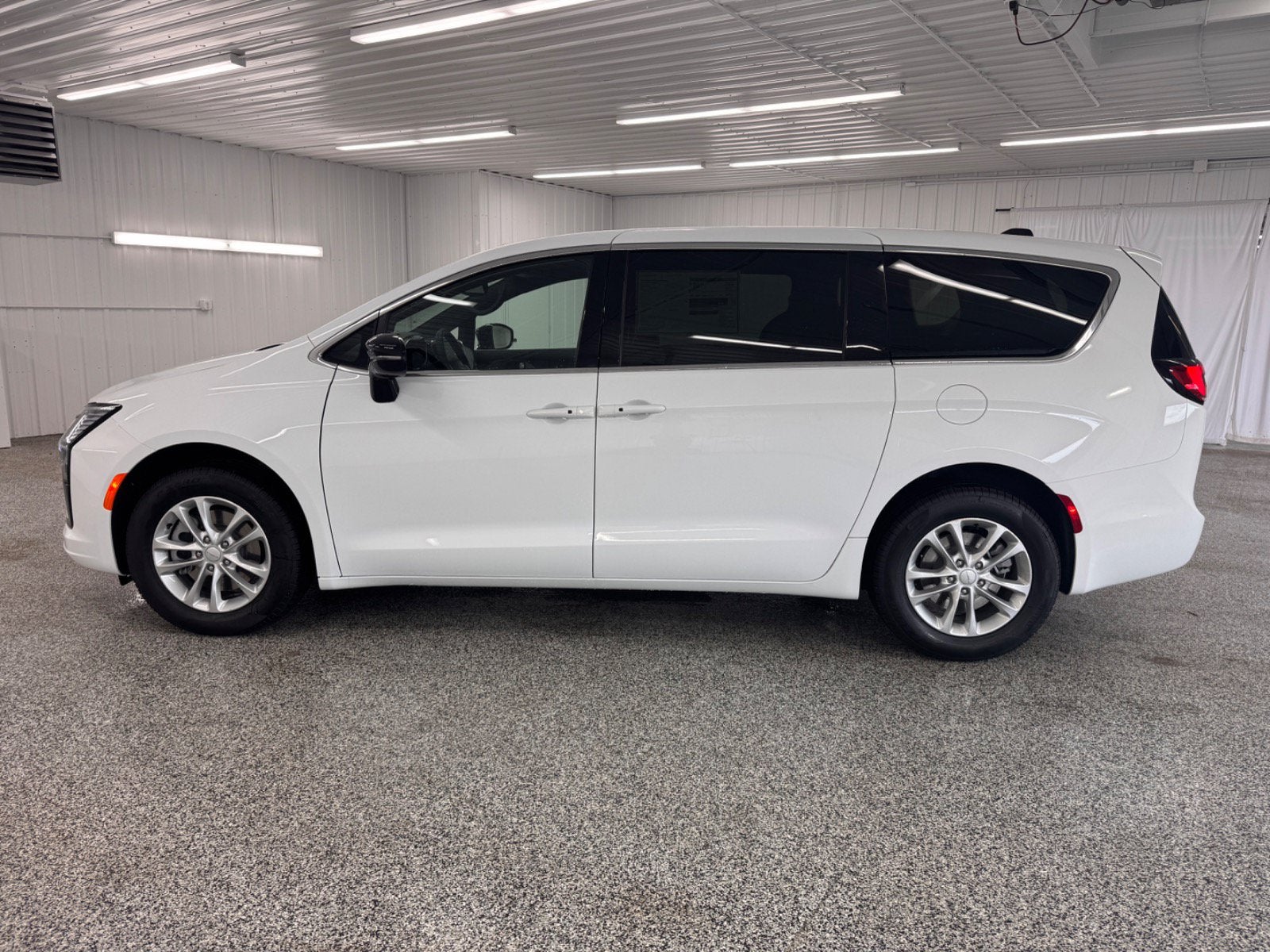 2027 Chrysler Pacifica Select