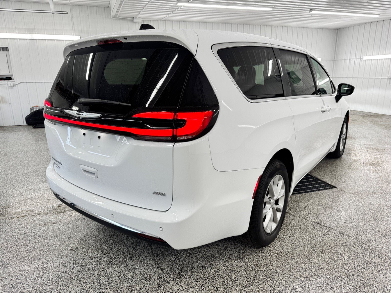 2025 Chrysler Pacifica Select