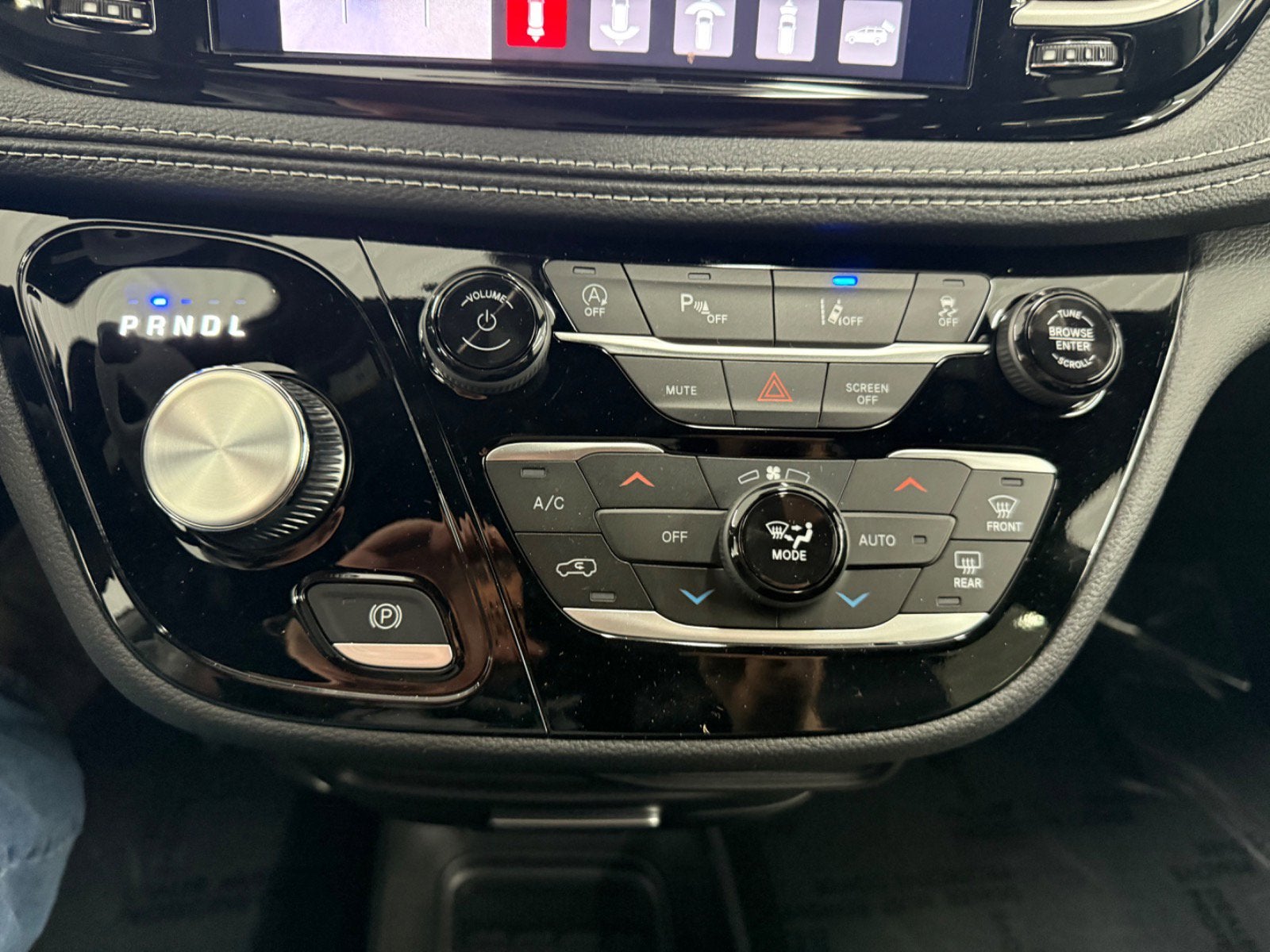 2026 Chrysler Pacifica Select