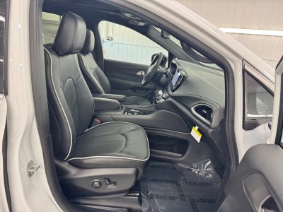 2027 Chrysler Pacifica Limited